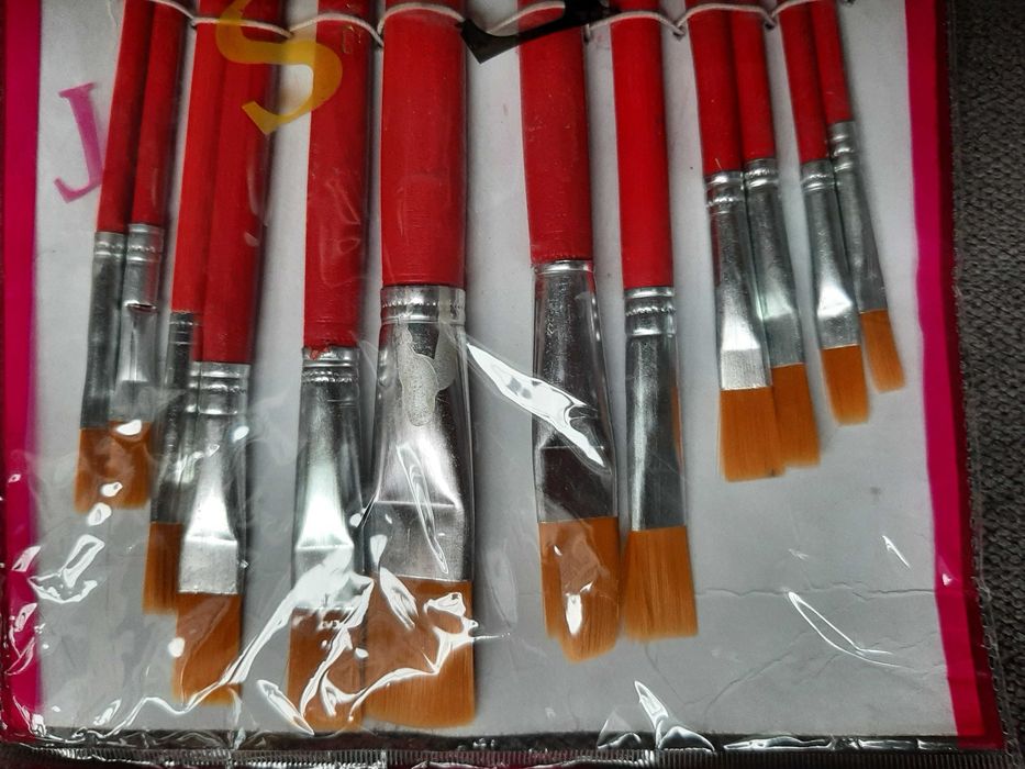 Komplet 12 pędzli płaskich w super cenie plus dwa pędzle w gratisie