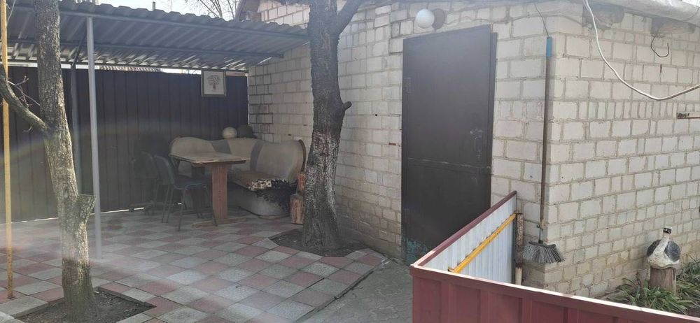 Продаж частини будинку на Польовій з окремим двором і хорошим ремонтом!