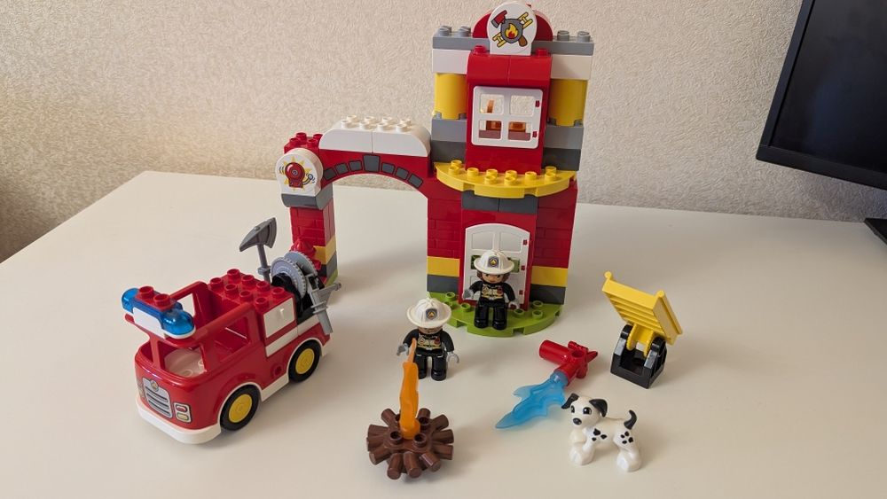 Lego Пожежне депо, Jurassic park, будівельна пластина та ін.