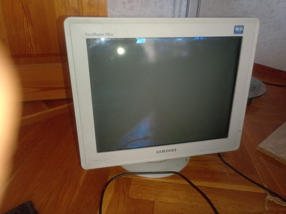 Монитр Samsung SyncMaster 795DF