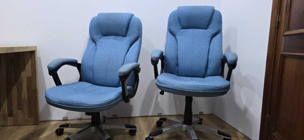 Duas Cadeiras de Escritório Executiva VINSETTO Azul