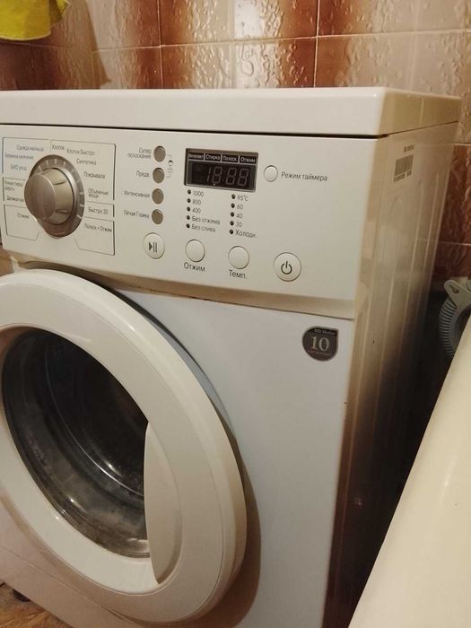 Продам рабочую стиральную машину автомат LG 5 кг. Цена 6000. ПРЯМОЙ ПРИВОД!!!