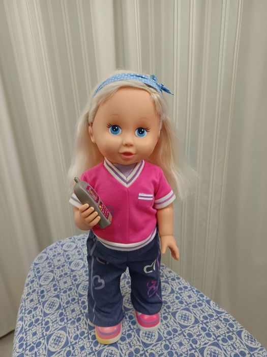 Boneca com 40 cm