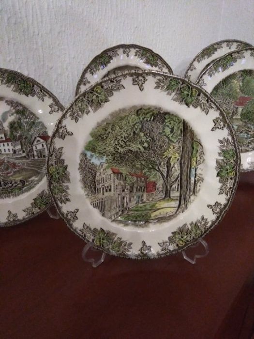 Conjunto de Cinco Pratos Decorativos