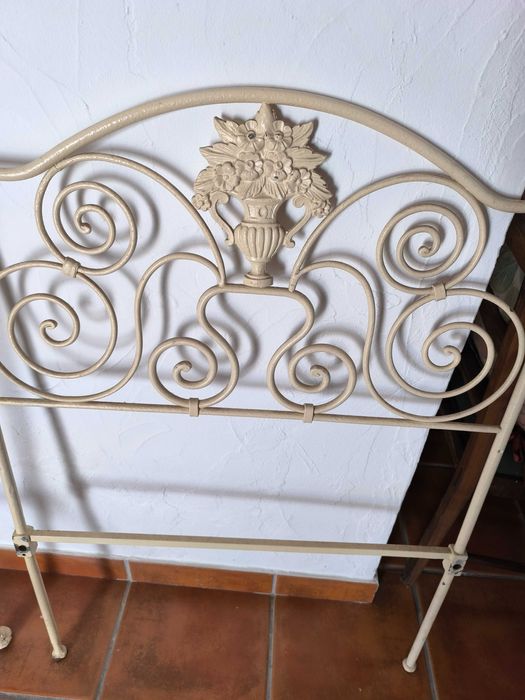 Colchão espuma (NOVO) + Cama ferro antiga