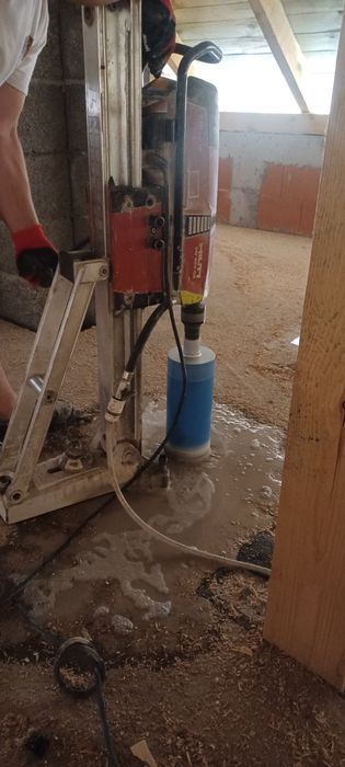 Przewierty w betonie,wiercenie otworow.Ciecie scian.Technika diamentow