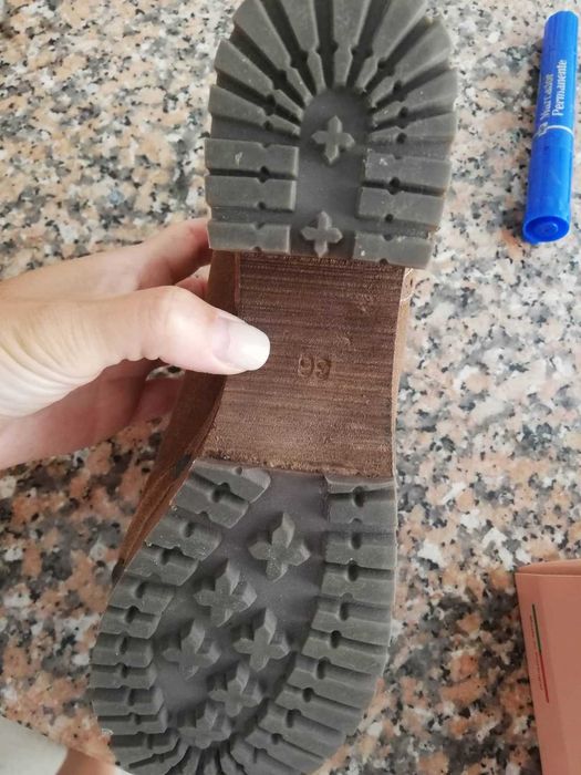 Vende -se Sapatos novos