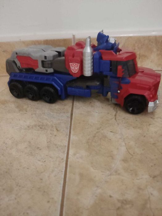 Transformers Optimus Prime, figura de ação interativa