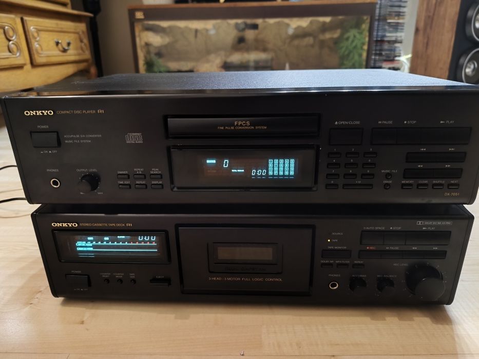 Odtwarzacz CD Onkyo DX-7051 w stanie gabinetowym