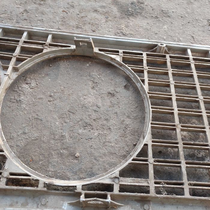 1 часть  передняя решетка автомобиля ВАЗ 2103 ВАЗ 2106