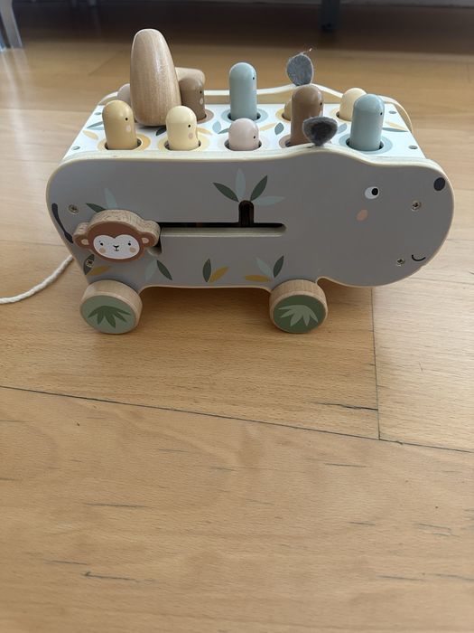 Brinquedo de puxar em madeira