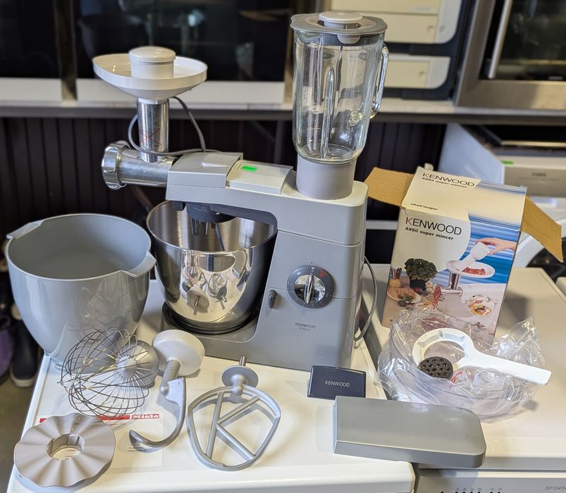 Кухонний комбайн
Kenwood Major KM600(rocket)
Потужність  800W.