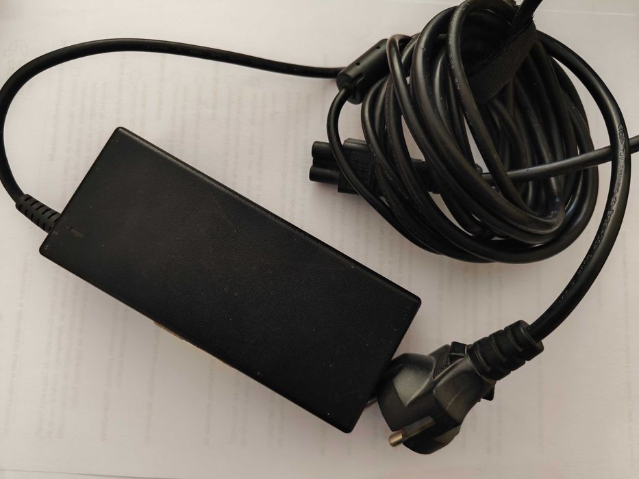 Carregadores Originais Portátil: HIPRO (Acer) 19V + TOSHIBA 15V (90W)