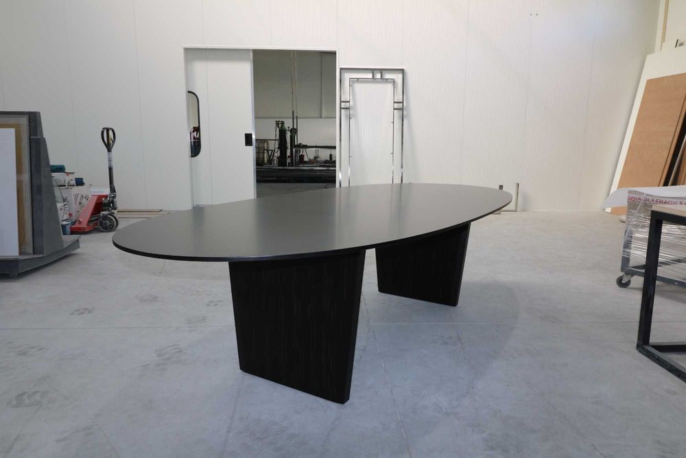 Fantástica mesa oval em Ebano Macassar  (280/130)