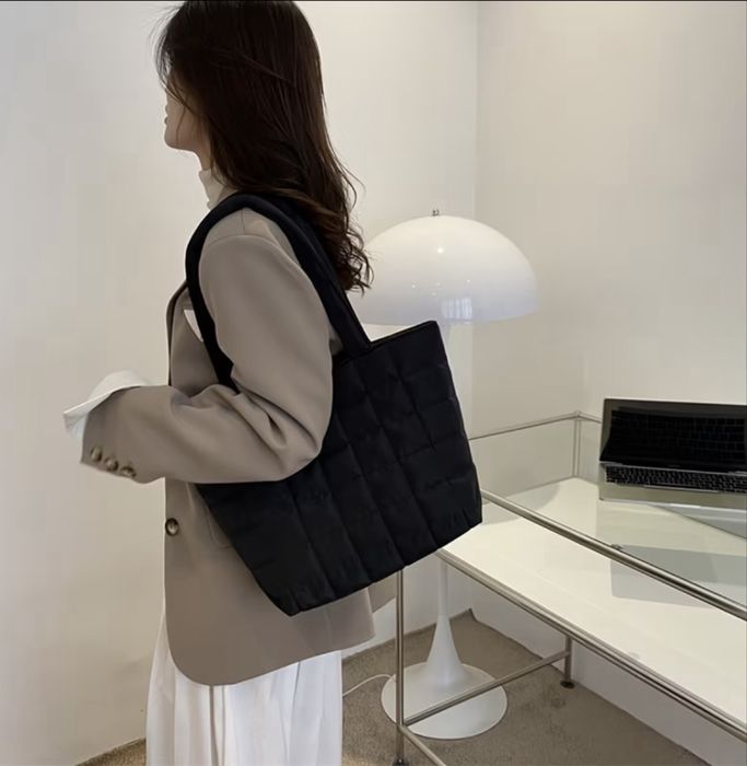 Жіноча чорна нейлонова сумка з візерунком у клітинку