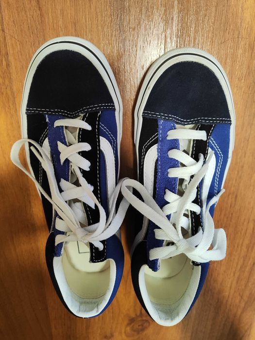 Tênis Vans em tons de azuis