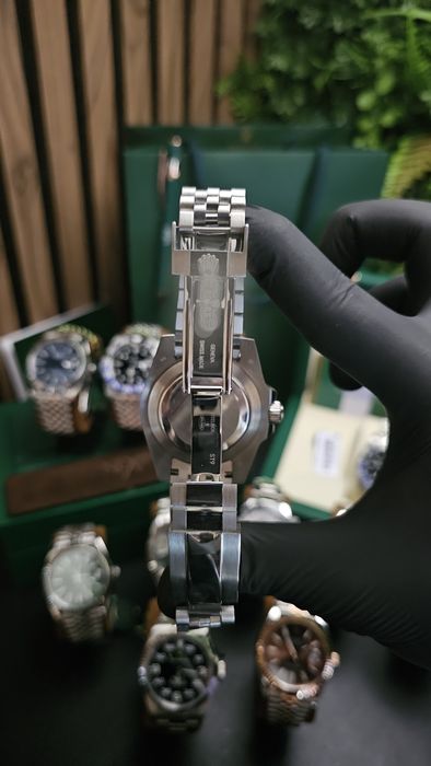 Relógio com bezel azul e preto