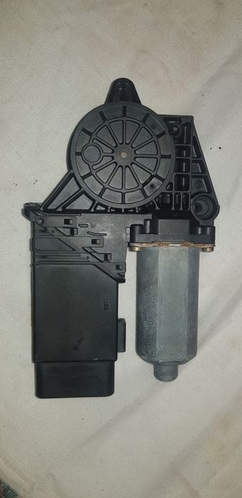 Motor de vidro frt direito passat