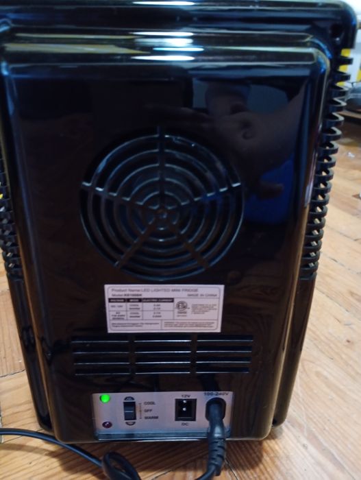 Mini frigorífico portátil com luz tátil (faz frio e quente)