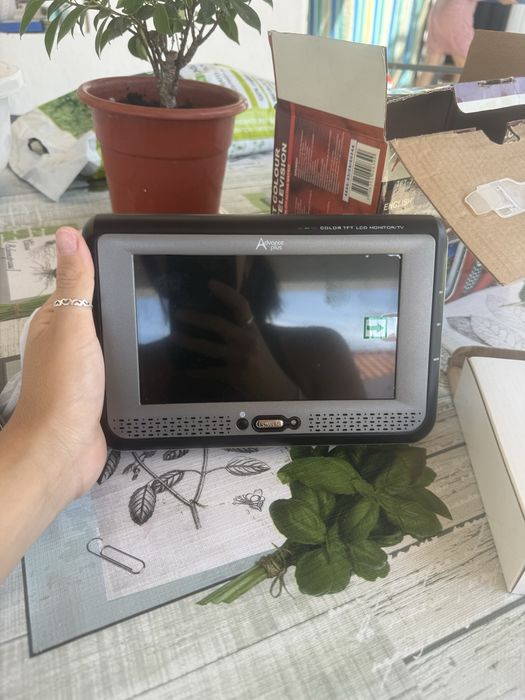 Televisor Portatil  Novo na caixa Dar pra conectar ao carro
