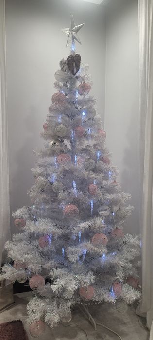 Choinka biała z nitka