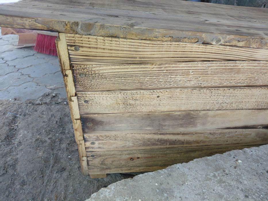 Собача дерев'яна будка