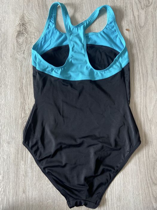 Niebiesko czarny strój kąpielowy jednoczęściowy Nabaiji Decathlon