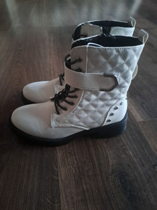 Buty białe botki