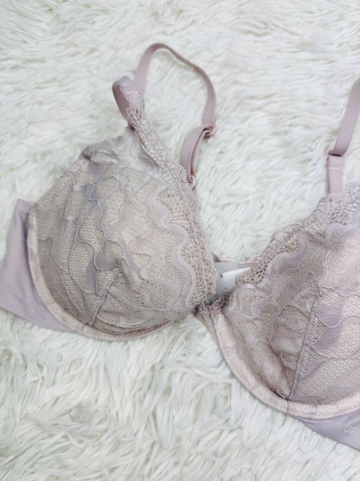 Biustonosz usztywniany 75B bladoróżowy