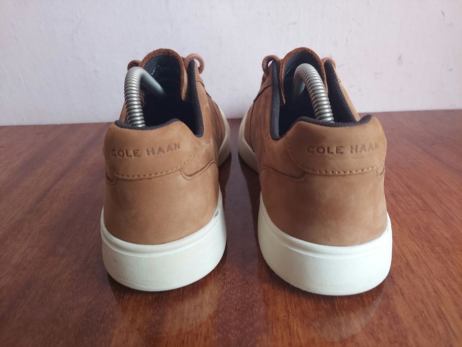 Кроссовки фірми Cole Haan ecco оригінал 

Розмір по бірці: 9 M

Замір