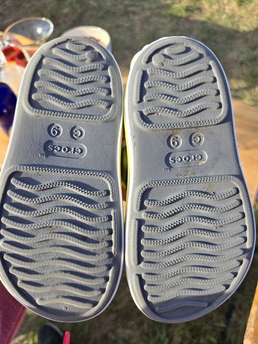 Buty sportowe Skechers, świecące, r. 25.
Elastyczne sznurówki.