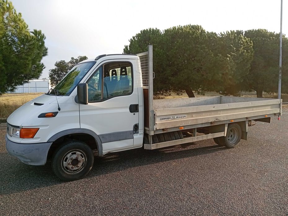 Aluguer de carrinha de caixa aberta, 4,70m comprimento, 2,25m largura