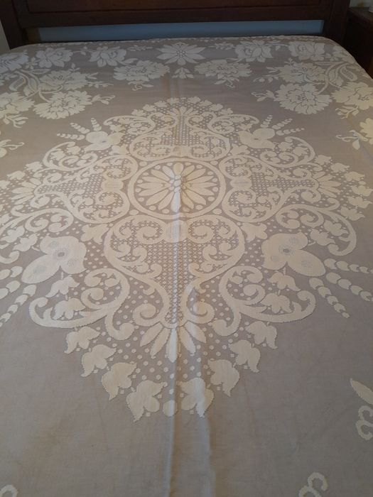 Colcha antiga com 2m15cm x 1m 83cm