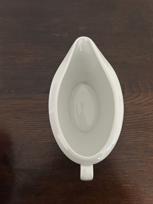 porcelanowa biała sosjerka naczynie Chodzież prl