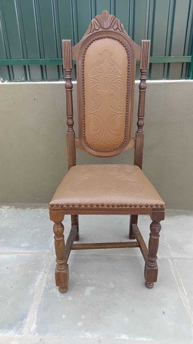 Conjunto de quatro cadeiras
