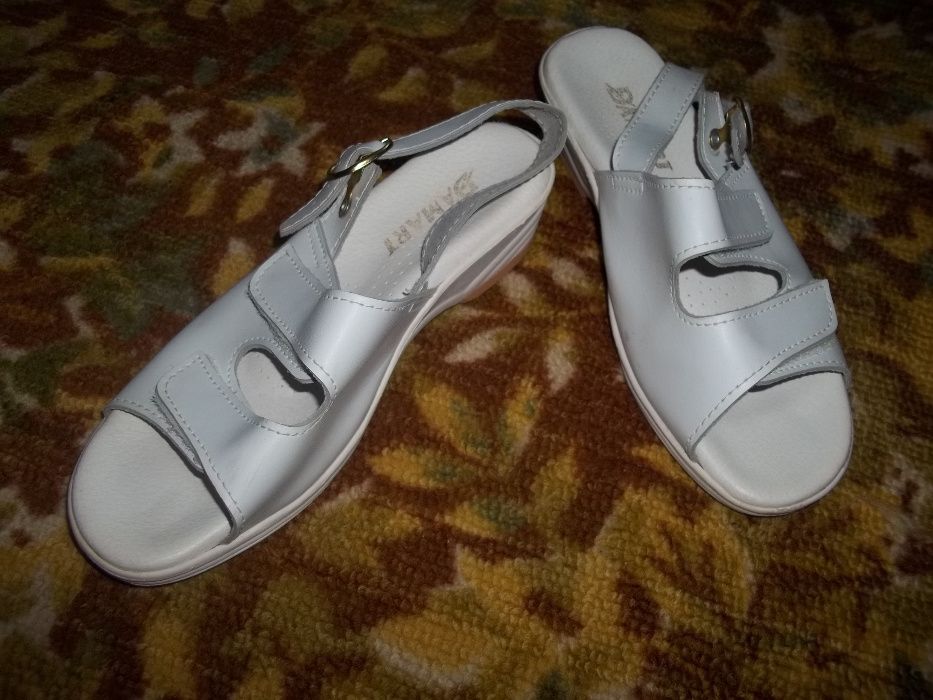 Ботінки демісез.жіночі закордонні. Кросовки замшеві на платформі.Р 38.