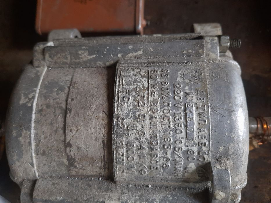 электродвигатель 3шт!!220 вольт 180ват, 1350 оборотов..есть