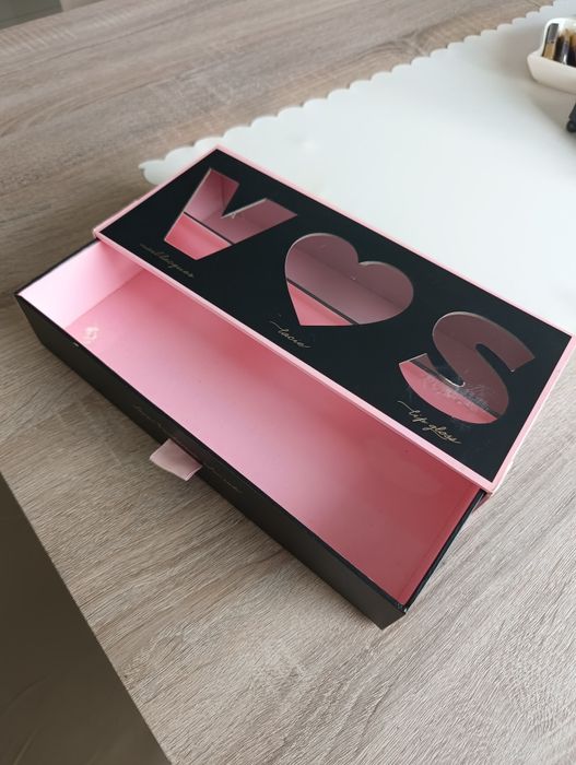 Pudełko na kosmetyki Victoria's Secret