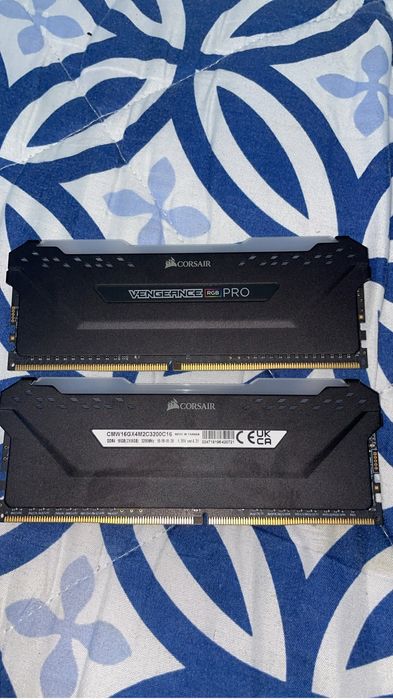 Corsair Kit 16GB (2 x 8GB) DDR4 3200MHz Vengeance RGB Pro Black CL16