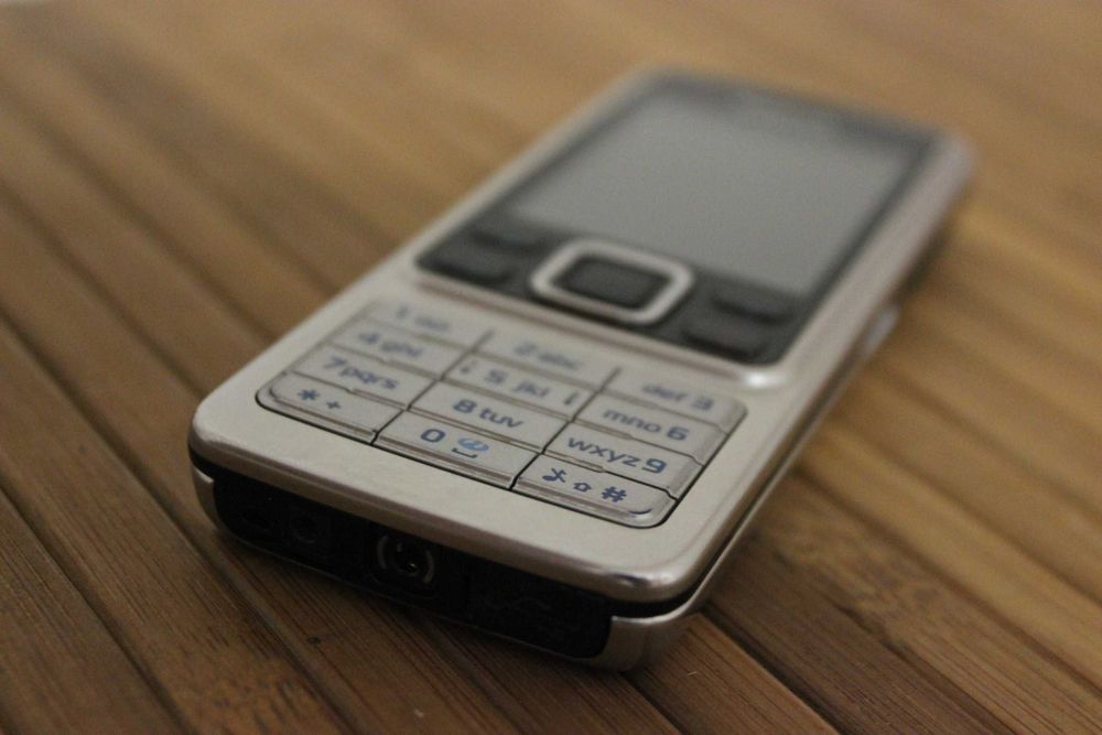 Телефон Nokia 6300