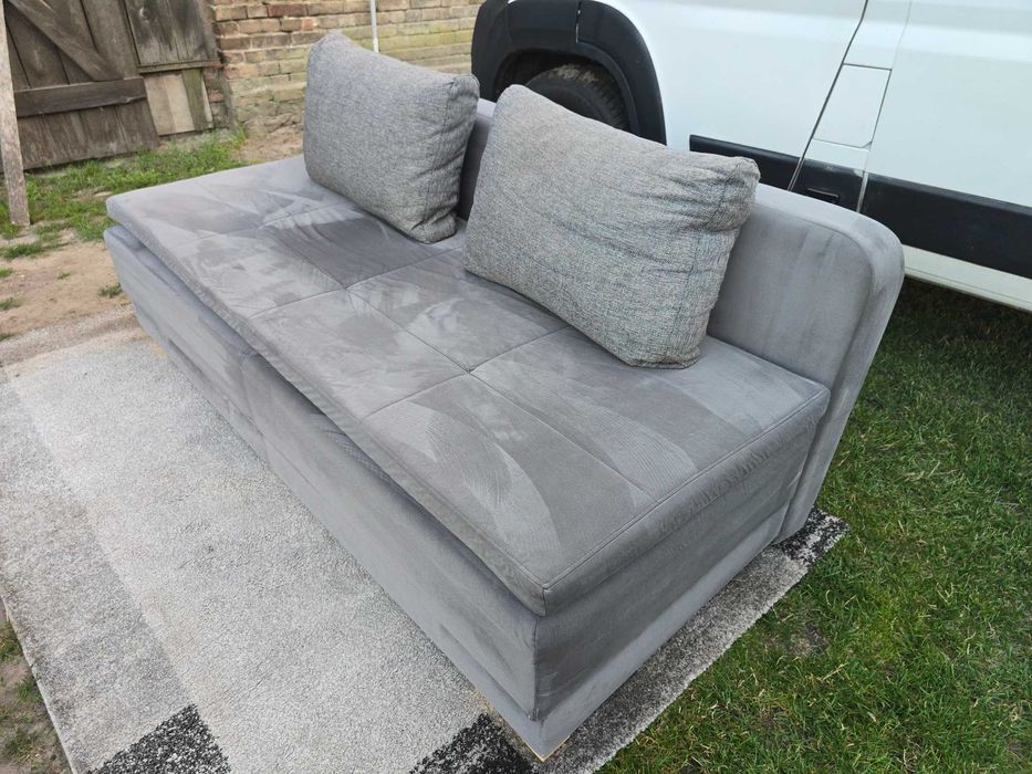 Sofa z funkcją spania i pojemnikiem na pościel