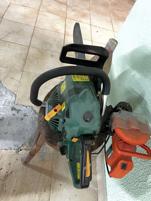 Motossera + Óleo para motores 2 tempos + afiador de correntes