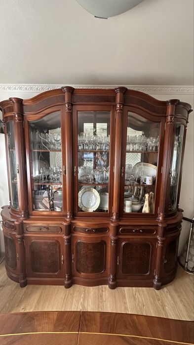 Sala de jantar em cerejeira e raiz de nogueira