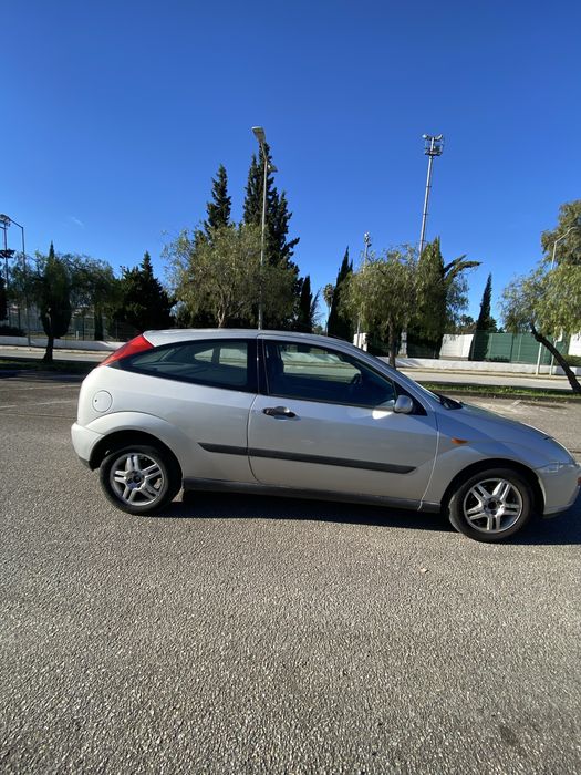 Ford Focus Comercial 2001