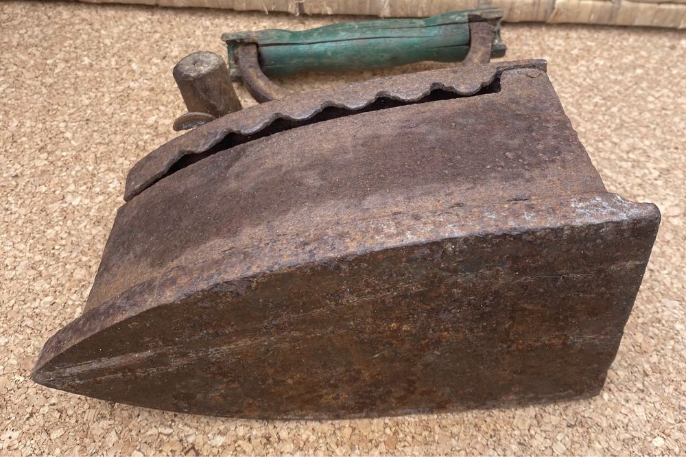ferro de passar a roupa, antiguidade