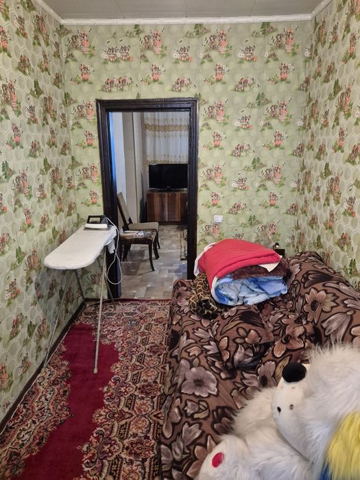 Продам пів будинку район 1 школи