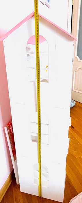 Деревʼяний будинок для ляльок