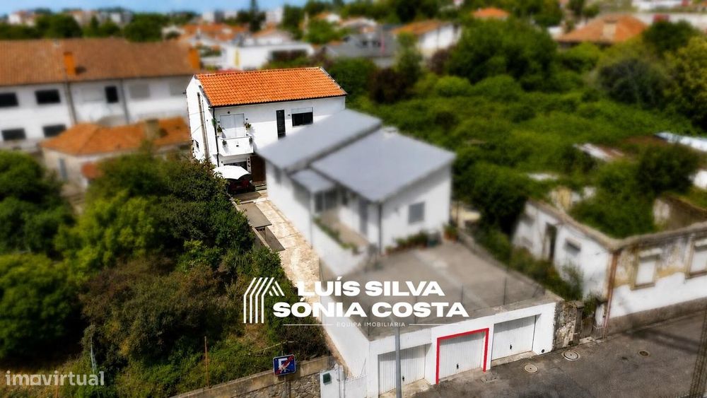 Moradia T3 no Centro da Feira | Garagem Fechada | Jardim | Rua Dr...