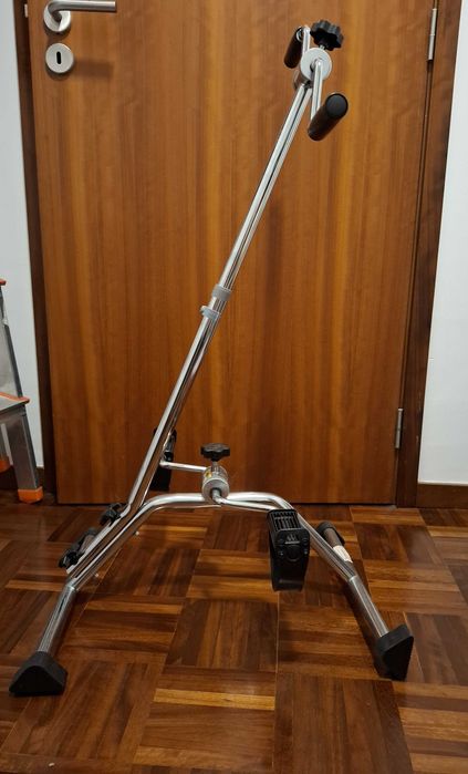 Pedaleira ergométrica portátil e ajustável