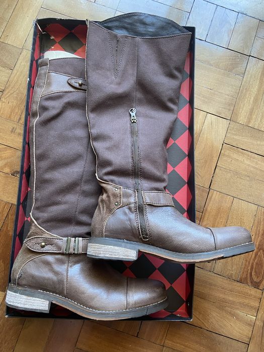 Botas castanhas KOAH número 38 (pele) nunca foram usadas e na caixa